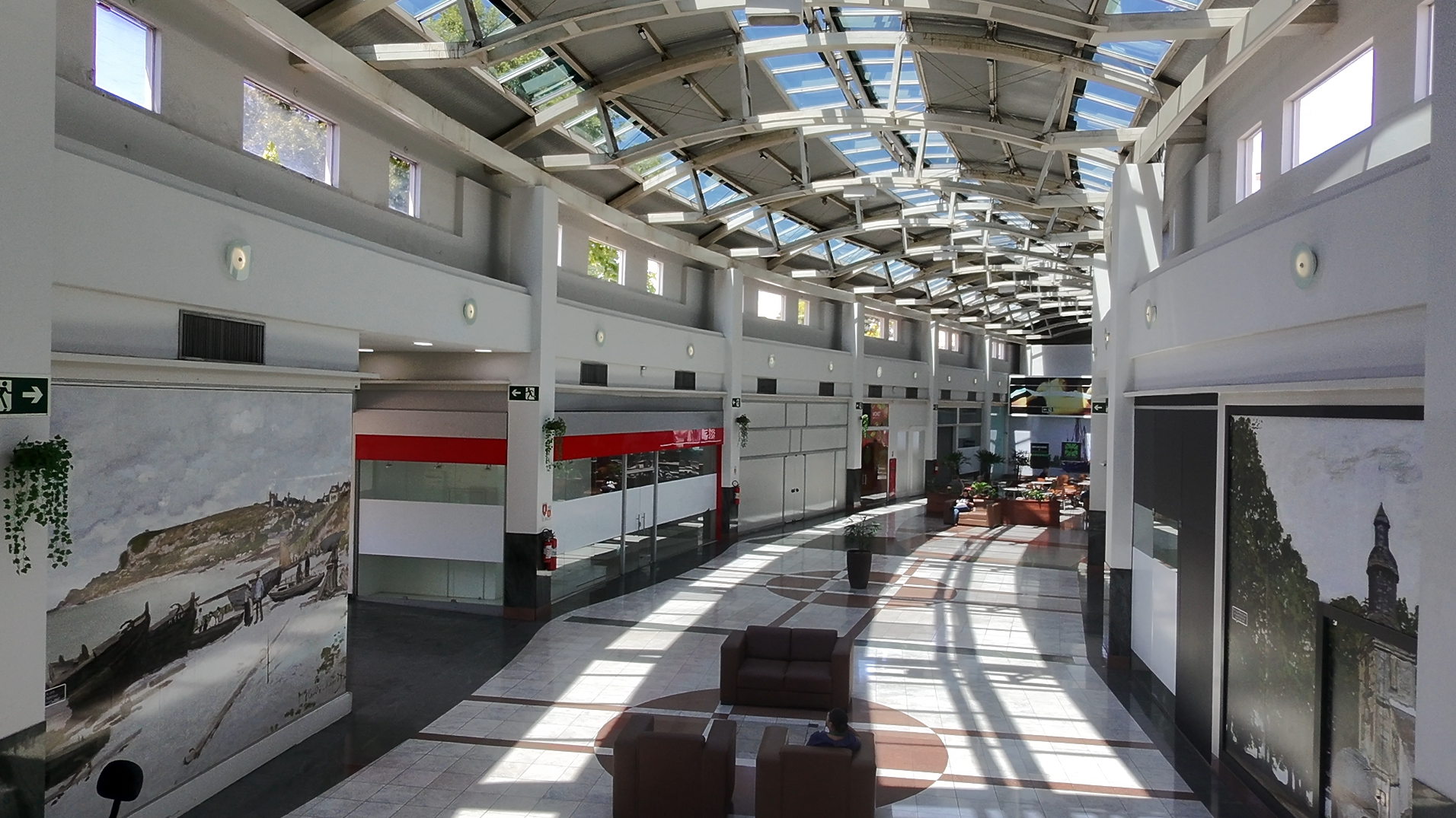 Corredor do Monet Plaza Shopping